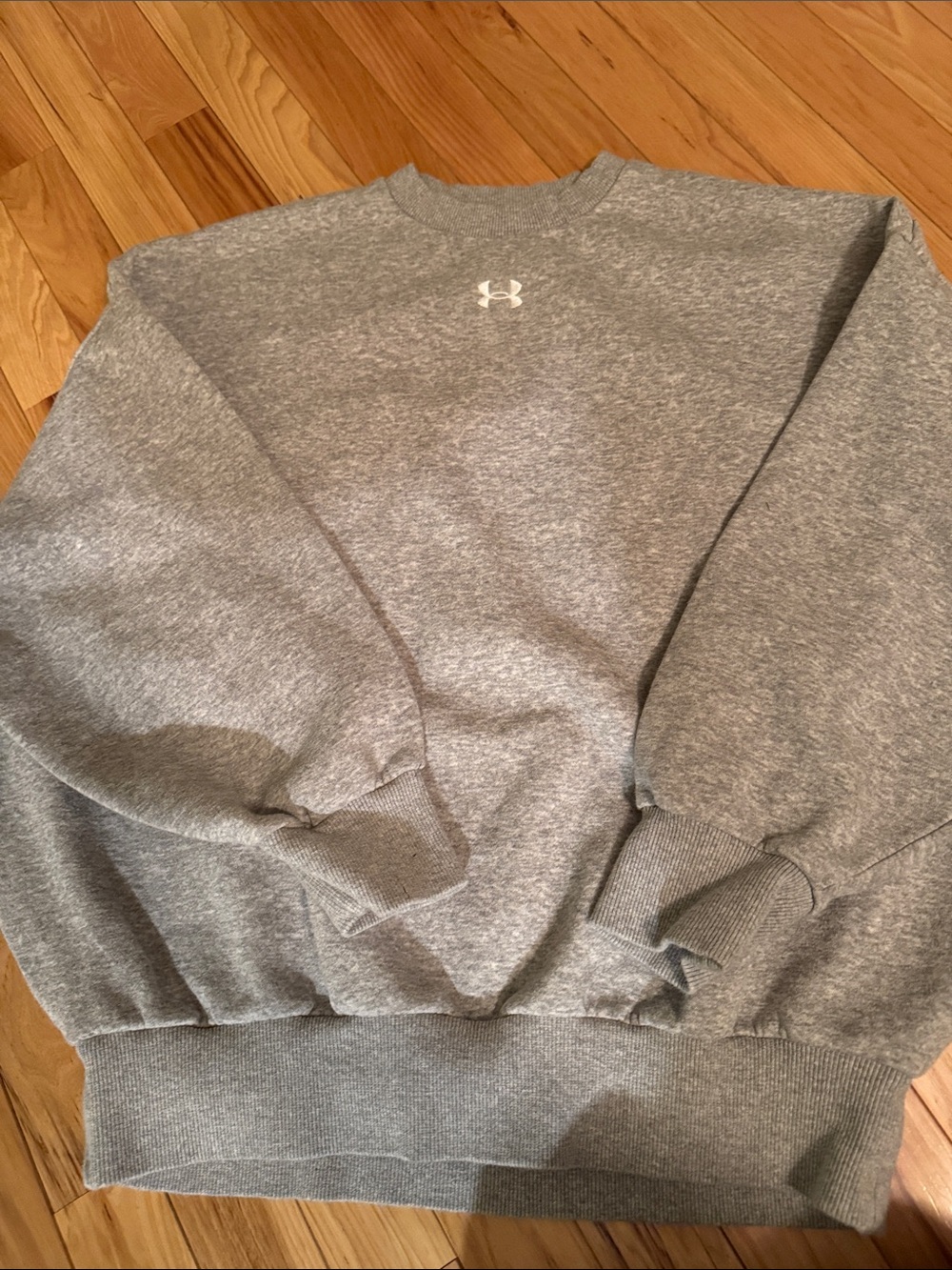 Under Armour Women’s Oversized Gray Crewneck Sweatshirt with Chest Logo